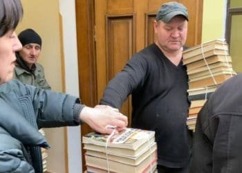 У Тернополі здають російські книжки на макулатуру