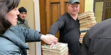 У Тернополі здають російські книжки на макулатуру