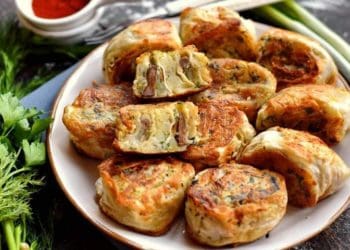 Рулетики з лаваша з картоплею та грибами: рецепт дня
