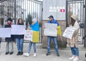 Біля Тернопільської церкви московського патріархату зібрались мітингувальники