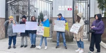 Біля Тернопільської церкви московського патріархату зібрались мітингувальники