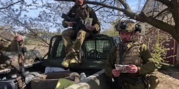 Зворушливий сюрприз зробили тернопільські школярі бійцям, надіславши листи під Бахмут