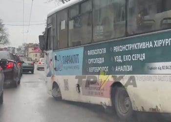 У Тернополі в маршрутки просто на ходу викрутило колесо