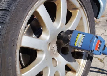 Про яку копійчану, але дуже важливу процедуру забувають водії при шиномонтажі