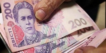 “На лікування онуки”: літня жінка віддала чималу суму шахраям