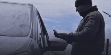 Чоловіки прикинулися дітьми, аби виїхати закордон