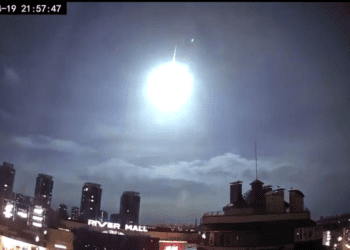 У NASA заявили, що вибухнув не їх супутник: про яскравий спалах ввечері над Києвом