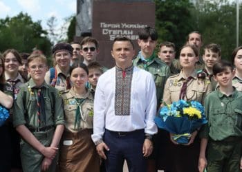 “Це кривавий місяць у нашій історії”: у День Героїв голова Тернопільської обласної ради вшанував борців за Україну