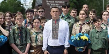 “Це кривавий місяць у нашій історії”: у День Героїв голова Тернопільської обласної ради вшанував борців за Україну
