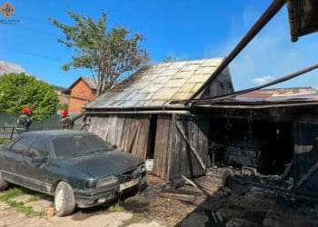 Гараж та іномарка згоріли у Бережанах
