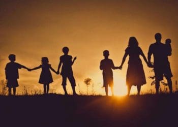 Діти ожили на рідній землі: історія великої родини з Дніпропетровщини вразила працівників Карітасу у Бережанах