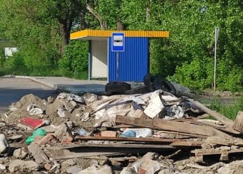 Замість блокпоста – сміття: що стало з колись оборонною спорудою показав житель Тернопільщини (Фото)