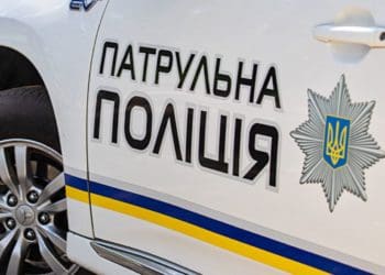 Жінка перечепилась через бордюр і не змогла самостійно підвестися у Тернополі