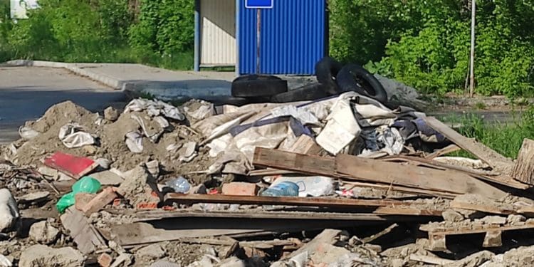 Замість блокпоста – сміття: що стало з колись оборонною спорудою показав житель Тернопільщини (Фото)