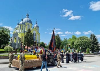 Пішов на фронт добровольцем: в останню дорогу провели захисника України у Підгаєцькій громаді