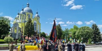 Пішов на фронт добровольцем: в останню дорогу провели захисника України у Підгаєцькій громаді