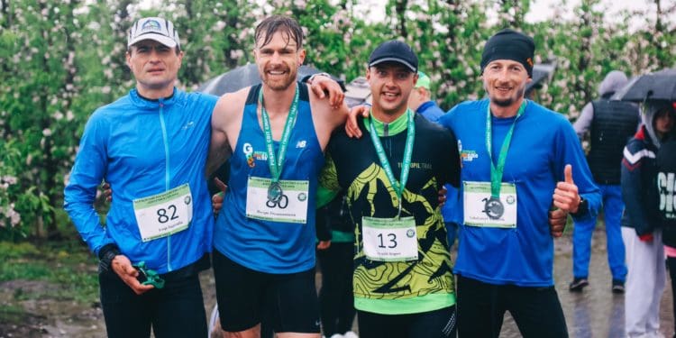 У квітучих садах Петра Гадза вчора провели масштабний забіг, щоб допомогти ЗСУ