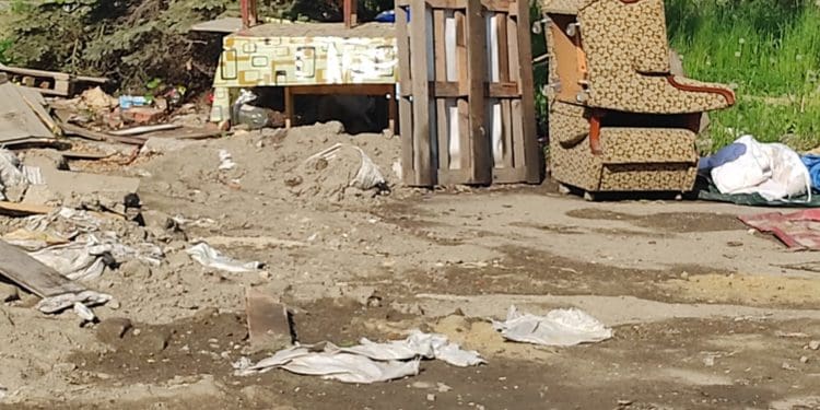 Замість блокпоста – сміття: що стало з колись оборонною спорудою показав житель Тернопільщини (Фото)