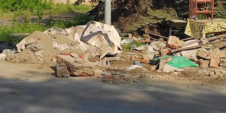 Замість блокпоста – сміття: що стало з колись оборонною спорудою показав житель Тернопільщини (Фото)