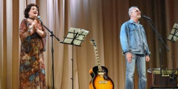 “Я давно хотів запросити цю фантастичну артистку”: тернопільський поет розповів про особливий тур Тернопільщиною