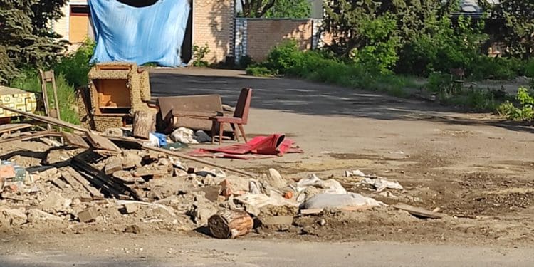 Замість блокпоста – сміття: що стало з колись оборонною спорудою показав житель Тернопільщини (Фото)