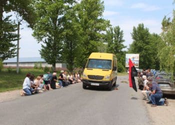Тіло захисника України зустріли жителі Великогаївської громади (Фото)
