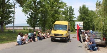 Тіло захисника України зустріли жителі Великогаївської громади (Фото)