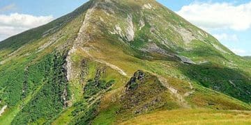 Зірвались зі скелі двоє туристів з Тернопільщини, які поверталися з Говерли