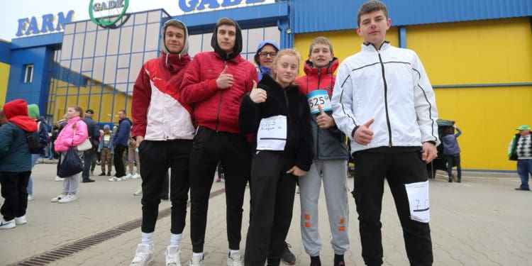 У квітучих садах Петра Гадза вчора провели масштабний забіг, щоб допомогти ЗСУ