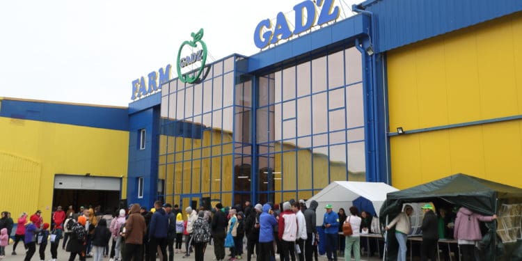 У квітучих садах Петра Гадза вчора провели масштабний забіг, щоб допомогти ЗСУ