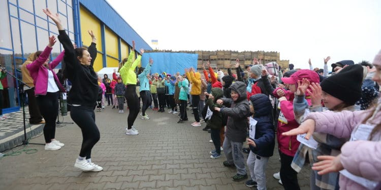 У квітучих садах Петра Гадза вчора провели масштабний забіг, щоб допомогти ЗСУ
