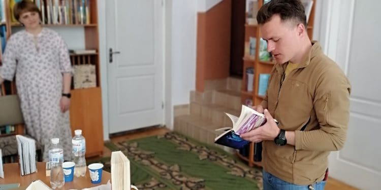 У Тернопільській обласній бібліотеці для дітей відбулась атмосферна зустріч з краєзнавцем Тарасом Циклиняком