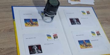 У День Героїв в Тернополі провели урочисте спецпогашення унікального конверта і марки (Фото)