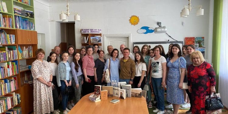 У Тернопільській обласній бібліотеці для дітей відбулась атмосферна зустріч з краєзнавцем Тарасом Циклиняком