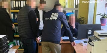 На Тернопільщині податківець «допомагав» підприємству уникнути сплати багатомільйонних податків