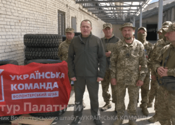 «Українська команда» передала двом бригадам на передову гуму для машин: «Щоб завжди були на колесах»