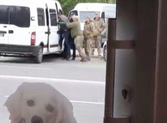 У Тернополі працівники військкомату заштовхали чоловіка в автобус