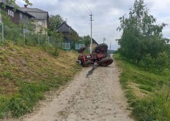 На Бережанщині чоловік смертельно травмувався на тракторі