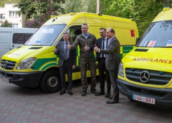 Віталій Кличко зустрівся з мером Брюсселя Філіпом Клозом: столиця Бельгії передала Києву ще одну партію “швидких”  