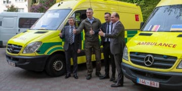 Віталій Кличко зустрівся з мером Брюсселя Філіпом Клозом: столиця Бельгії передала Києву ще одну партію “швидких”