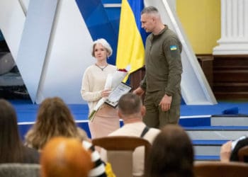 Віталій Кличко до Дня матері вручив нагороди матерям та жінкам загиблих воїнів 