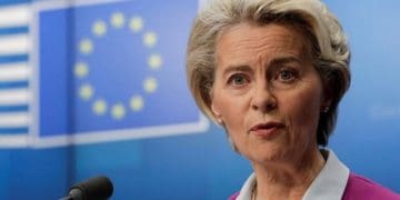 Президентка Єврокомісії закликала надати Україні далекобійну зброю