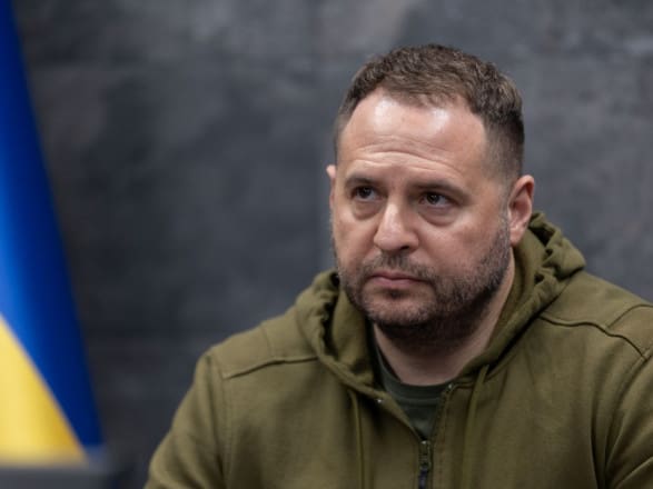 Підозра щодо Єрмака: деталі справи та обшуків