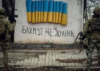Окупанти втрачають позиції під Бахмутом, – Сирський