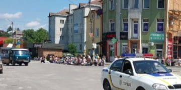 Скорботний кортеж із тілом воїна Ігоря Гладчука зустріли у Козівській громаді