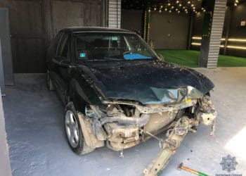 У Тернополі розшукали водія, який збив дорожній знак і втік (Фото)