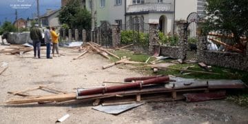 Вітер позривав дахи на будинках у Збаражі (Фото)