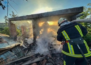 У Тернополі знову гасили пожежу на території колишнього дачного кооперативу