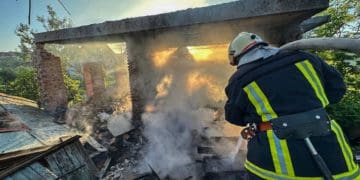 У Тернополі знову гасили пожежу на території колишнього дачного кооперативу