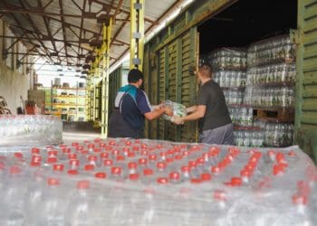 Ще 120 тонн води відправили у Херсонську область з Тернопільщини